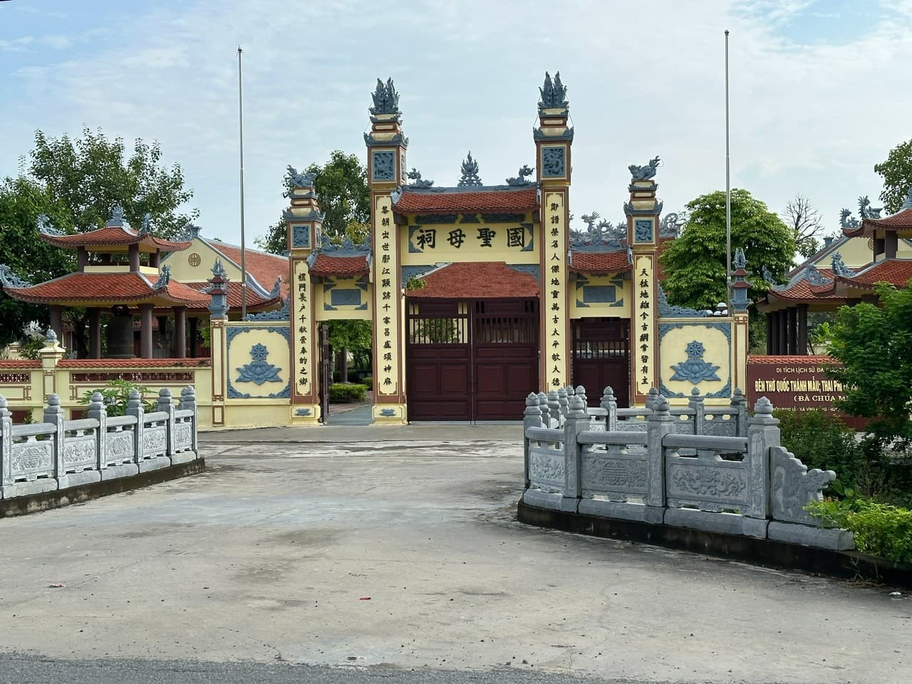 Đền Bà Chúa mọi