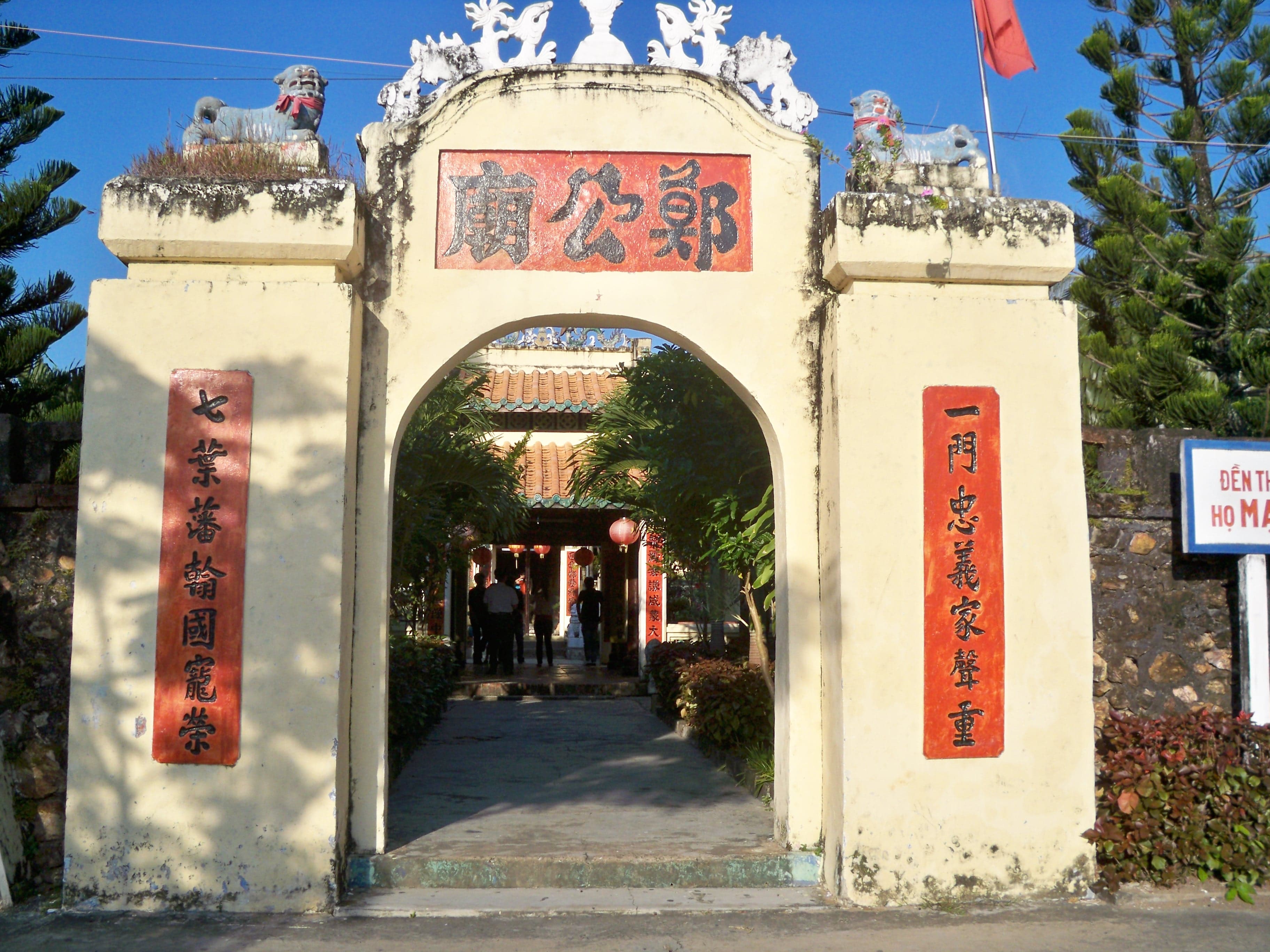 Đền Thờ Họ Hà