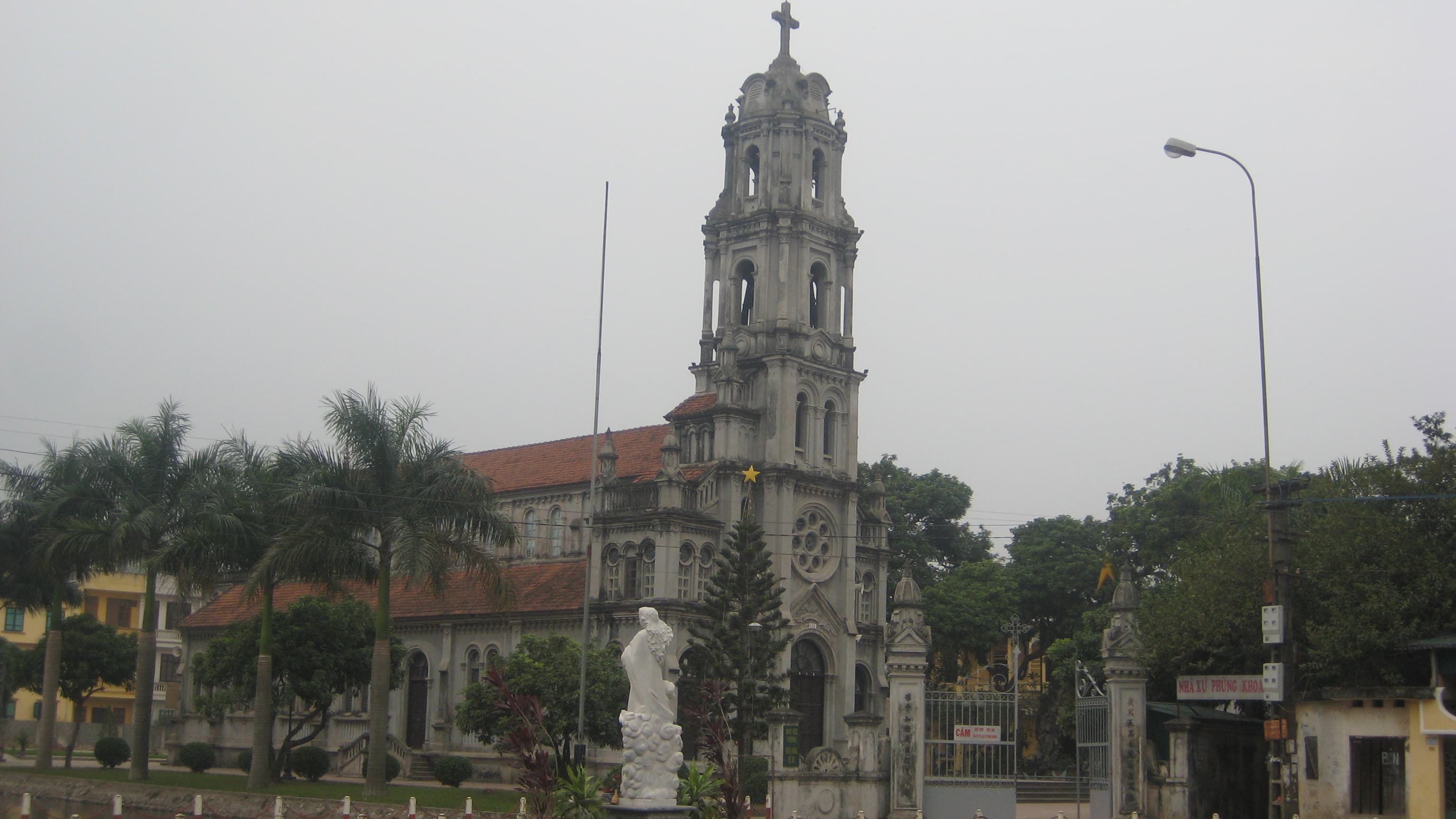 Nhà thờ Hoàng Thôn