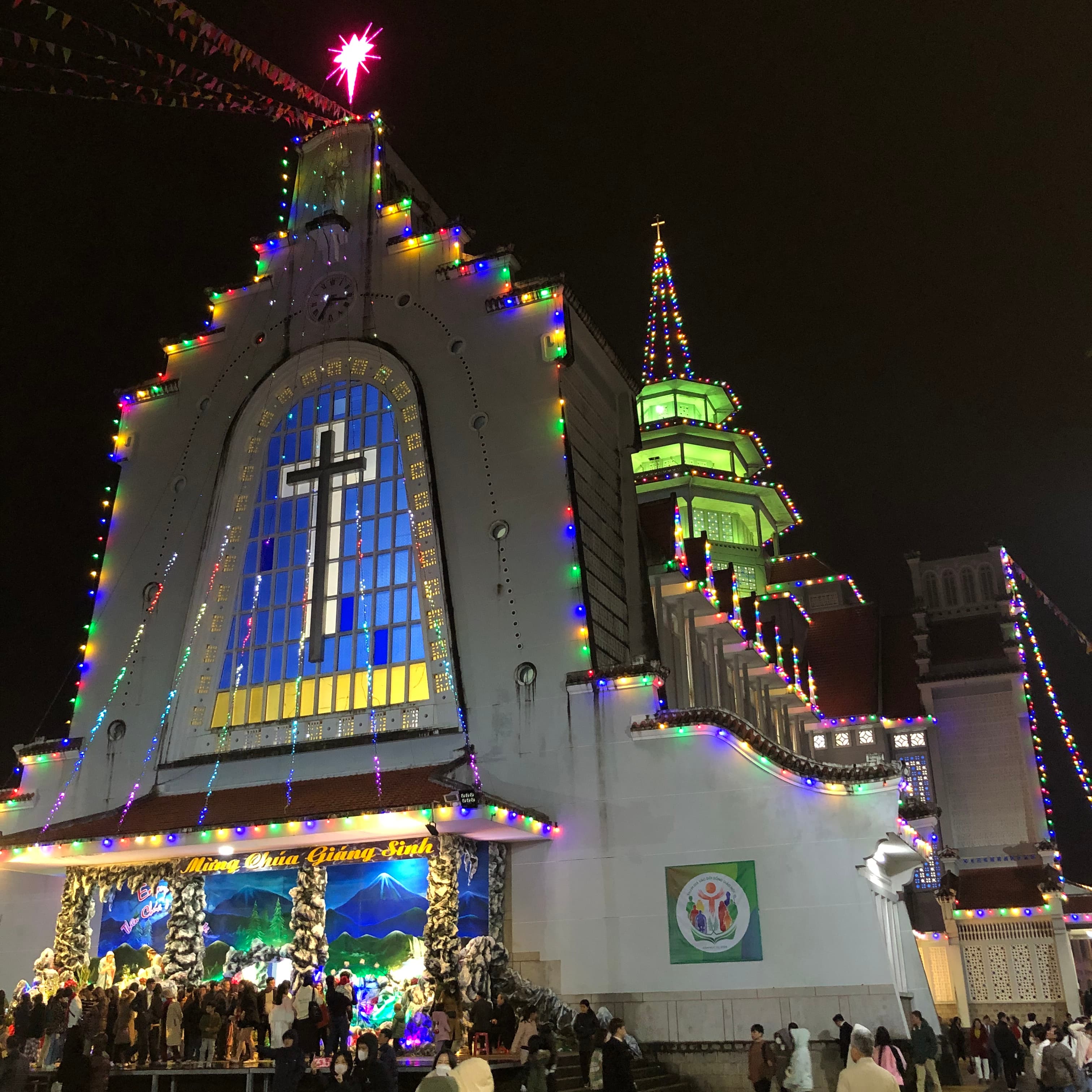 Nhà Thờ Dòng Chúa Cứu Thế Huế