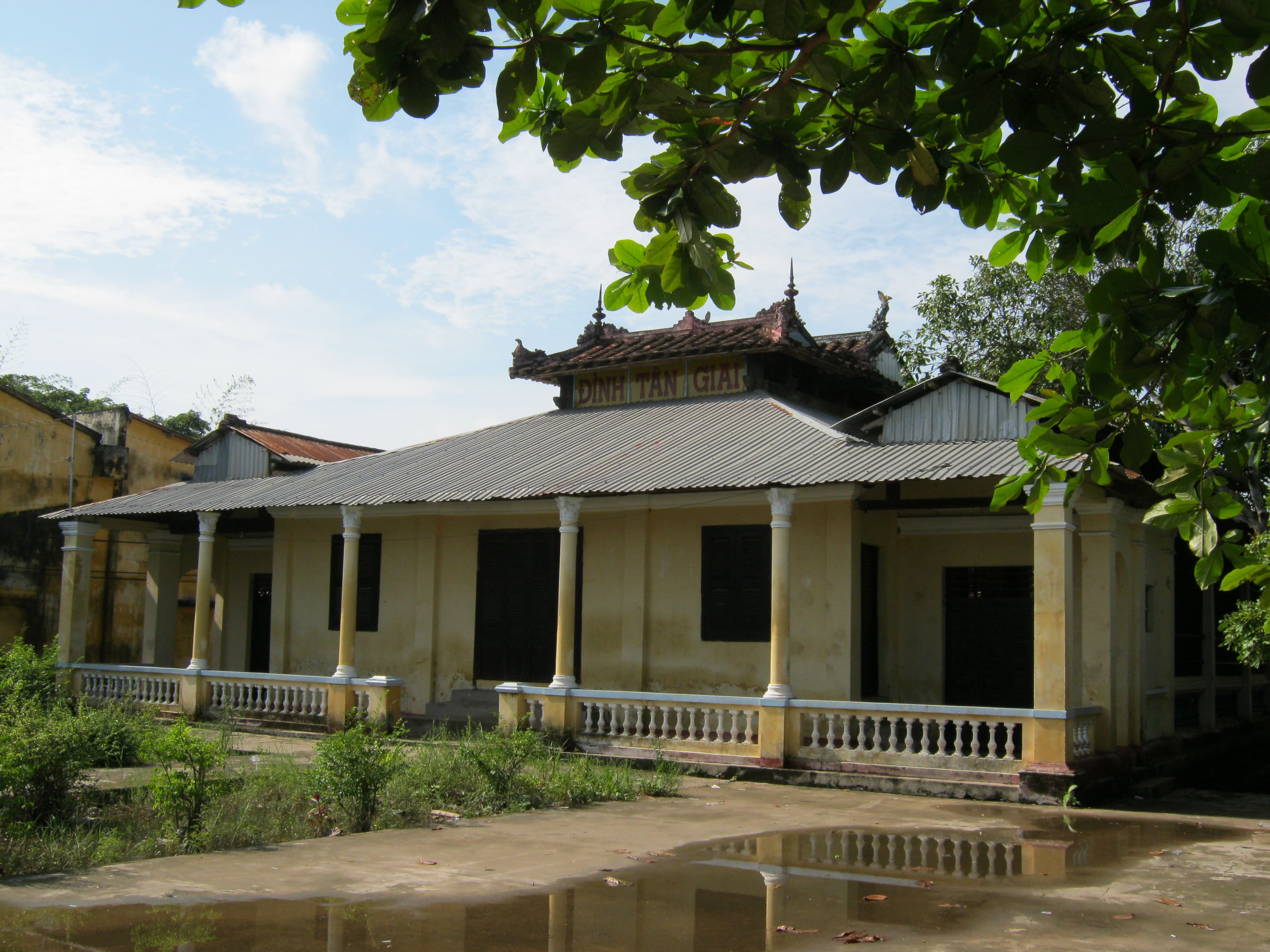Đình Tân Giai