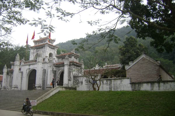 Đền Chầu Bà